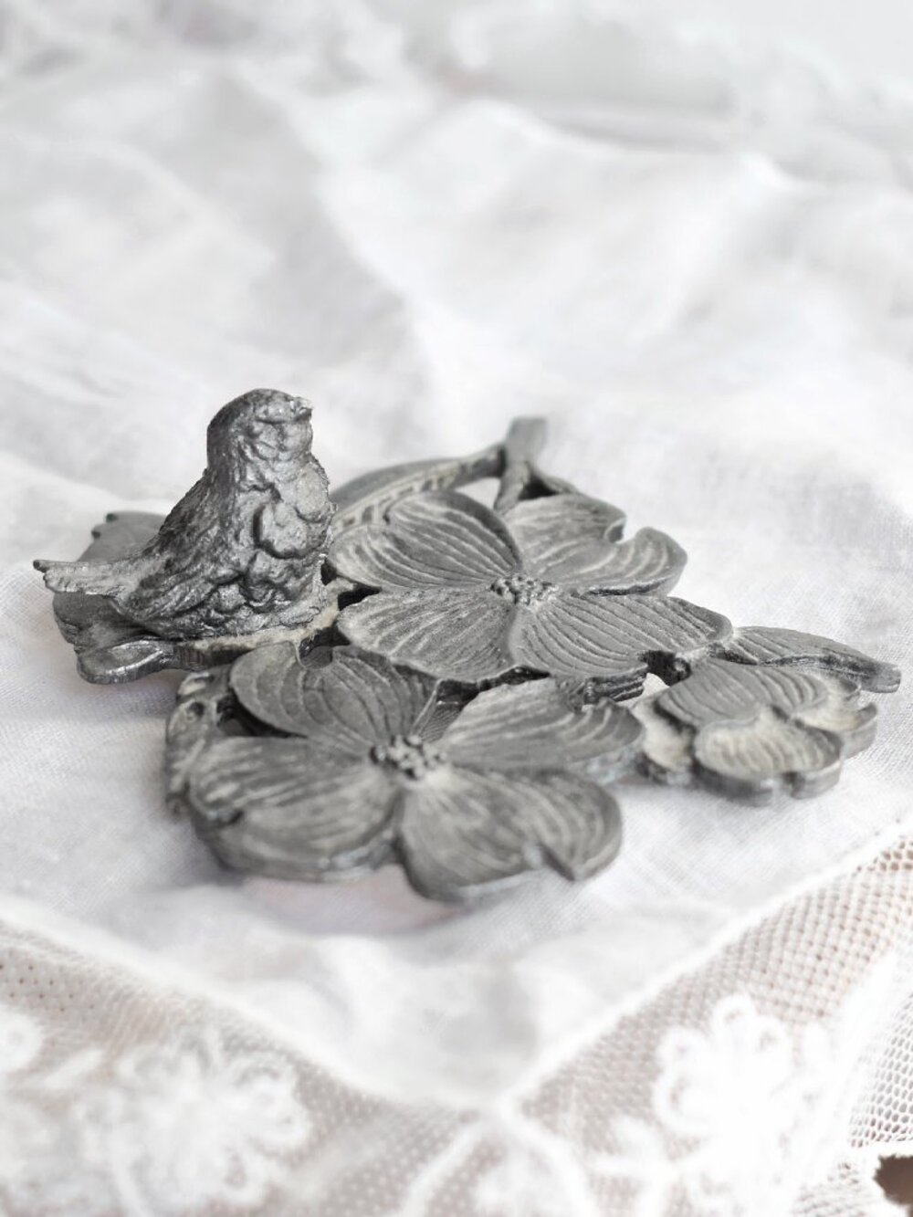 Vintage Antique Metzke 1977 Pewter Metal Bird Dogwood Flowers Mini Figurine Dish